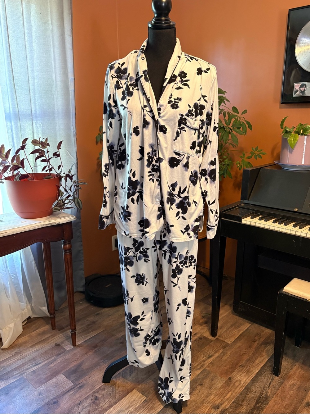Simply Vera Vera Wang Floral Pajama Set Size Medium